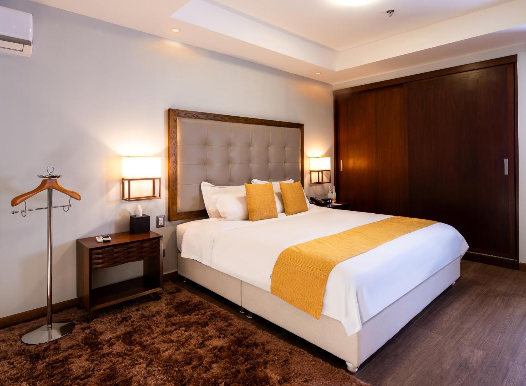 Hotel Vista Quince Guatemala City ภายนอก รูปภาพ