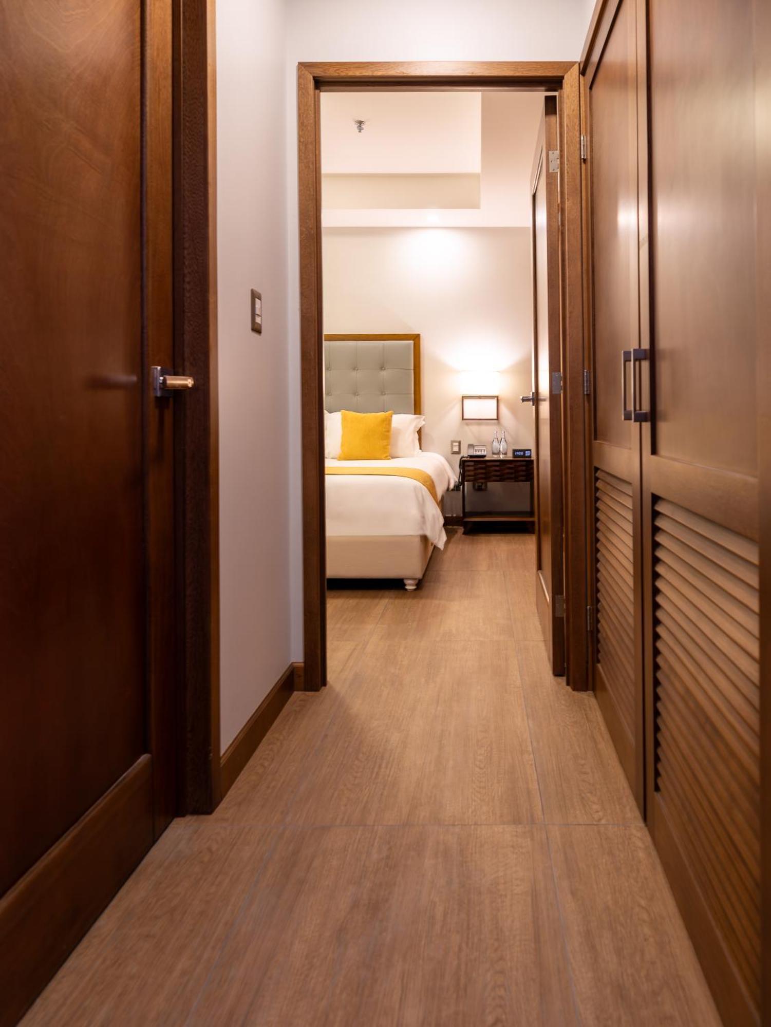 Hotel Vista Quince Guatemala City ภายนอก รูปภาพ
